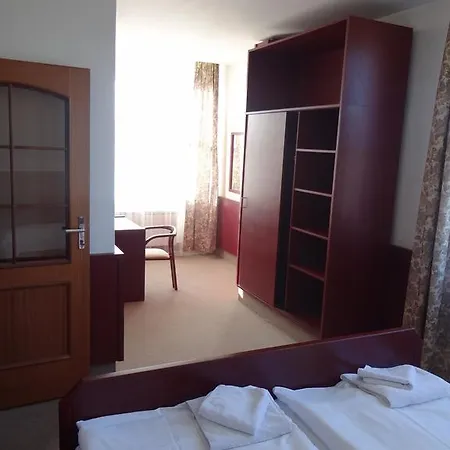 Ξενοδοχείο Na Ostrove 3*